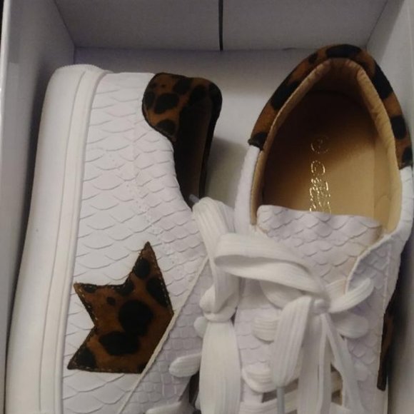 Mata White Snake Sneaker size 7 NWB - Picture 2 of 4